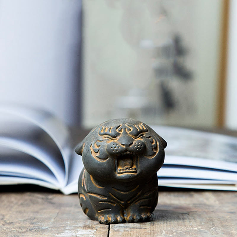 Buddha Stones Mini Cute Tiger Iron Powder Rust Cast Resin Statue Home Decoration - image 1